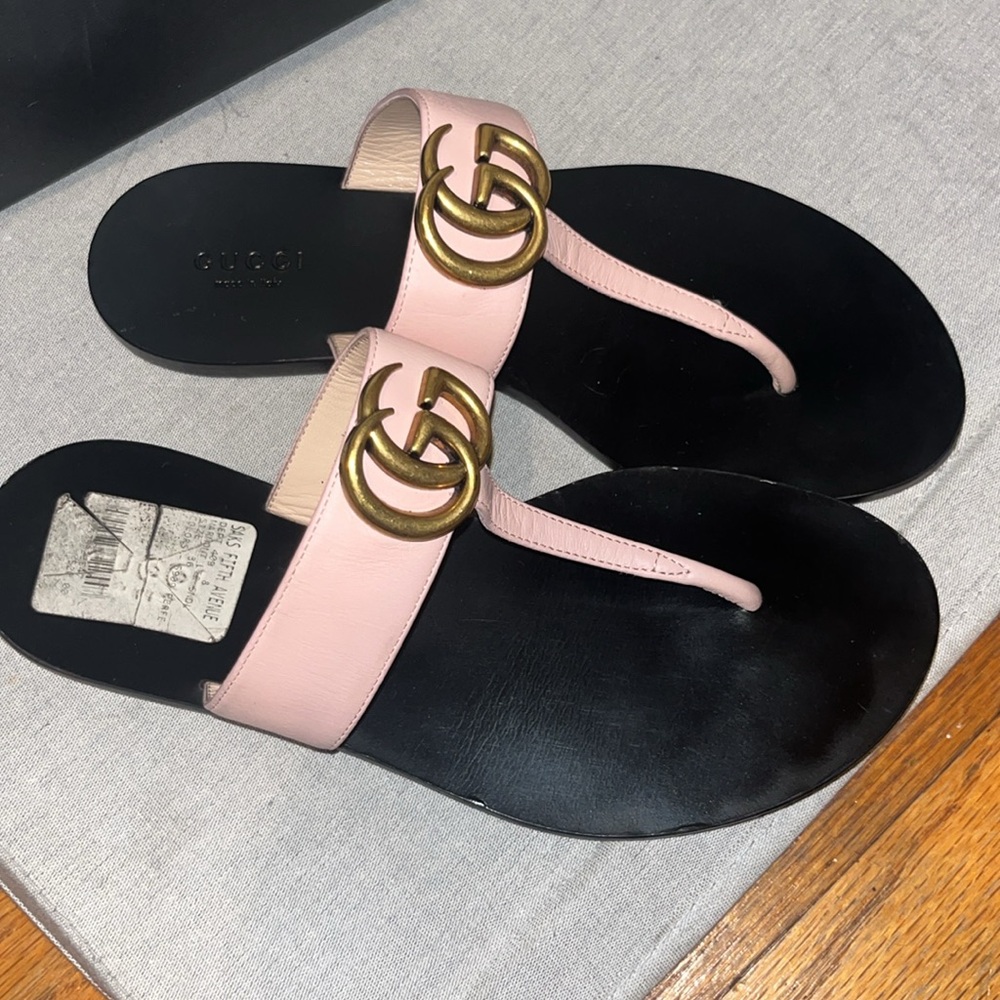 Gucci
Double G Logo Leather Flip Flops - Picture 3 of 11